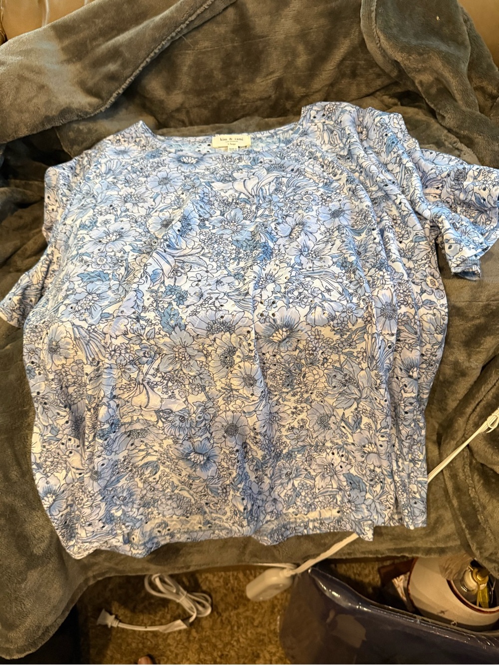 Kim & Cami Blue and White Floral Short-Sleeve Tee